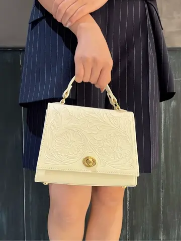 ORIGINATED IN GRACE CONTINENTAL Moe コーディネート画像