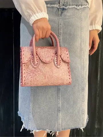 ORIGINATED IN GRACE CONTINENTAL Moe コーディネート画像