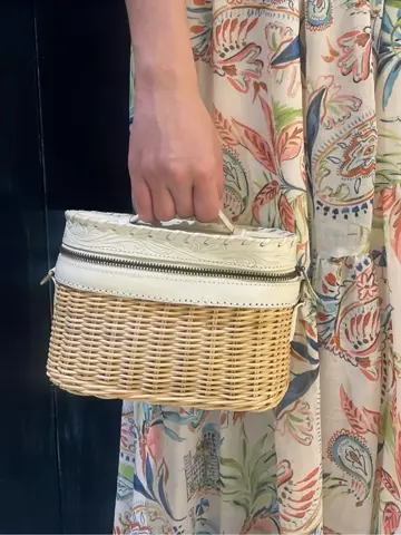 ORIGINATED IN GRACE CONTINENTAL Moe コーディネート画像