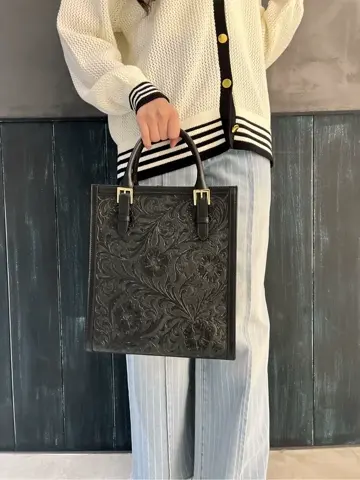 ORIGINATED IN GRACE CONTINENTAL Moe コーディネート画像