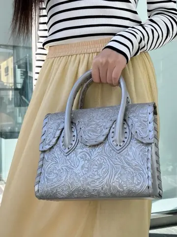 ORIGINATED IN GRACE CONTINENTAL Moe コーディネート画像