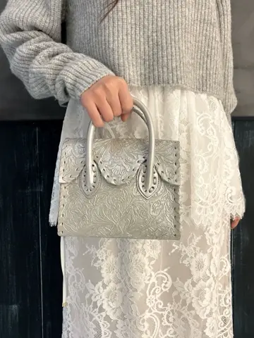 ORIGINATED IN GRACE CONTINENTAL Moe コーディネート画像