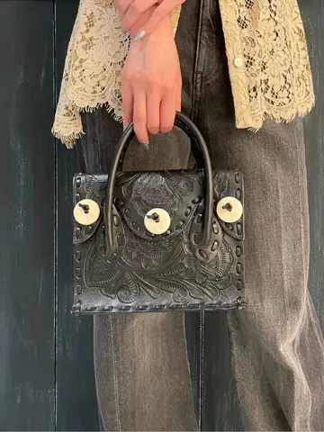 ORIGINATED IN GRACE CONTINENTAL 三浦　芙優 コーディネート画像