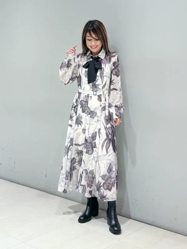 【新品同様】ダイアグラム　リボン付ロゴフラワープリントワンピース　2024　38 リボン付ロゴフラワープリントワンピース / GRACE CONTINENTAL