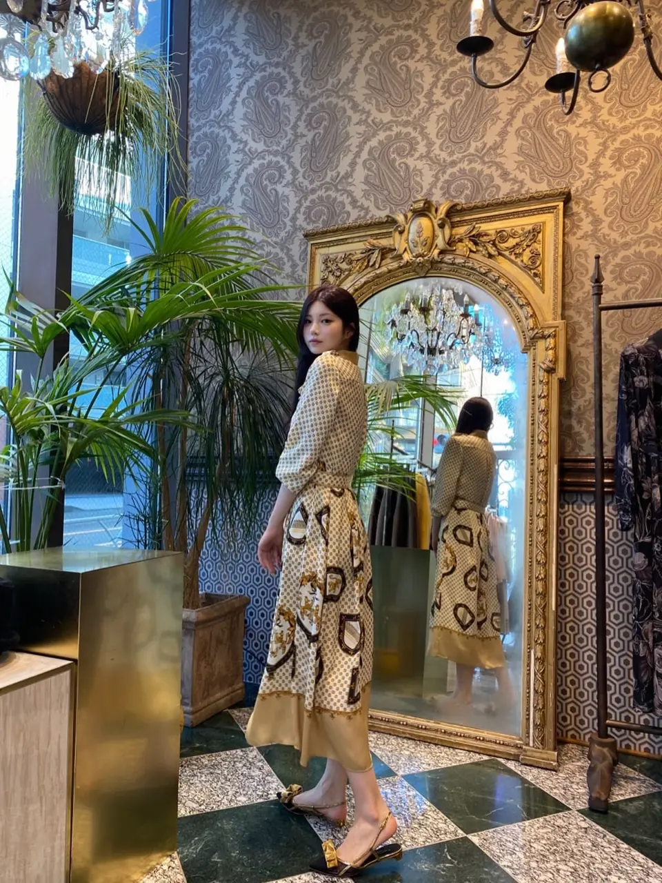 ORIGINATED IN GRACE CONTINENTAL watanabe コーディネート画像