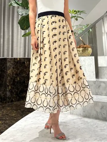 ORIGINATED IN GRACE CONTINENTAL 志田　悠 コーディネート画像