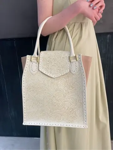 ORIGINATED IN GRACE CONTINENTAL 三浦　芙優 コーディネート画像