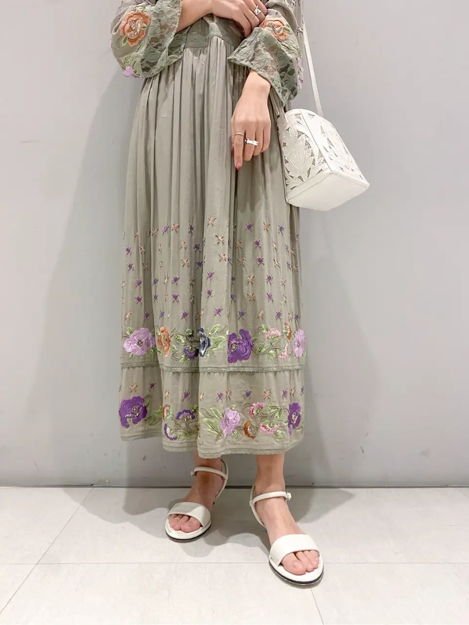 ORIGINATED IN GRACE CONTINENTAL yukimi yonee コーディネート画像