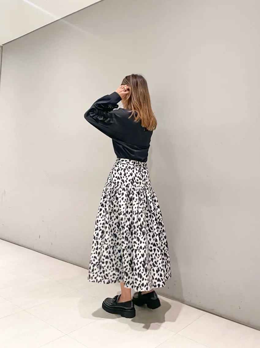 ORIGINATED IN GRACE CONTINENTAL yukimi yonee コーディネート画像