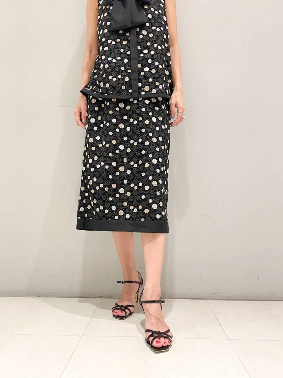 ORIGINATED IN GRACE CONTINENTAL yukimi yonee コーディネート画像