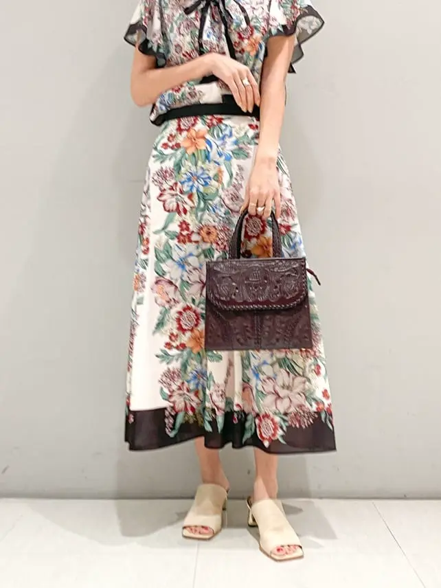 ORIGINATED IN GRACE CONTINENTAL yukimi yonee コーディネート画像