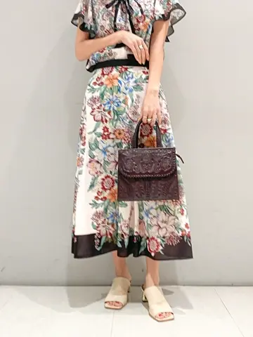 ORIGINATED IN GRACE CONTINENTAL yukimi yonee コーディネート画像