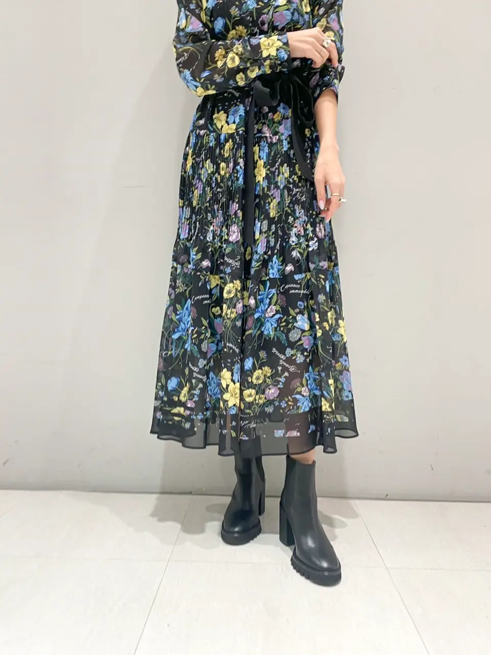 ORIGINATED IN GRACE CONTINENTAL yukimi yonee コーディネート画像