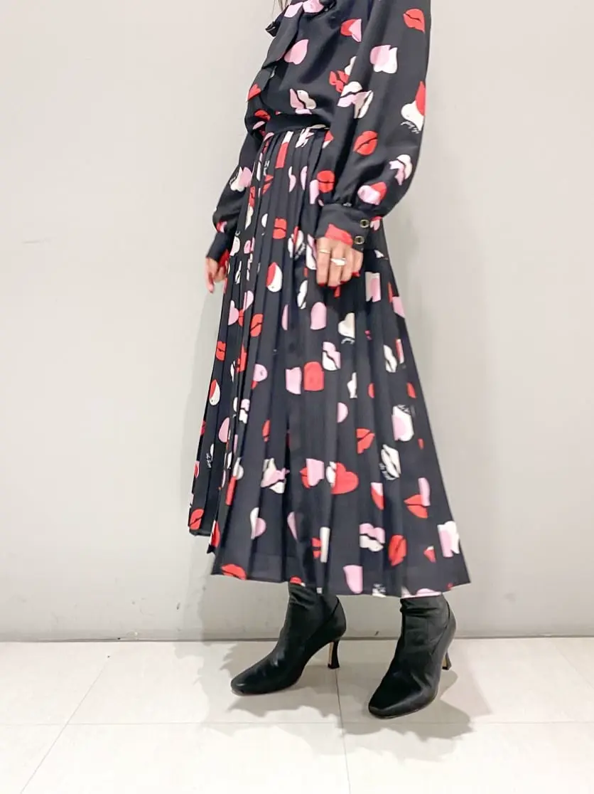 ORIGINATED IN GRACE CONTINENTAL yukimi yonee コーディネート画像