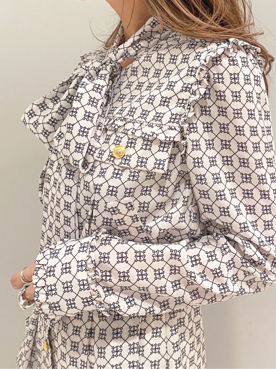 ORIGINATED IN GRACE CONTINENTAL yukimi yonee コーディネート画像