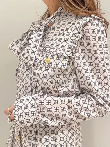 ORIGINATED IN GRACE CONTINENTAL yukimi yonee コーディネート画像