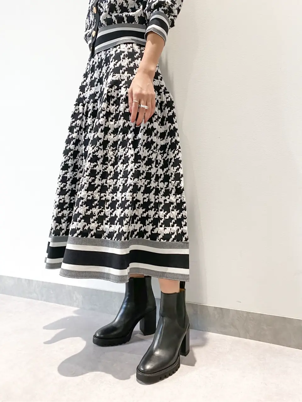 ORIGINATED IN GRACE CONTINENTAL yukimi yonee コーディネート画像