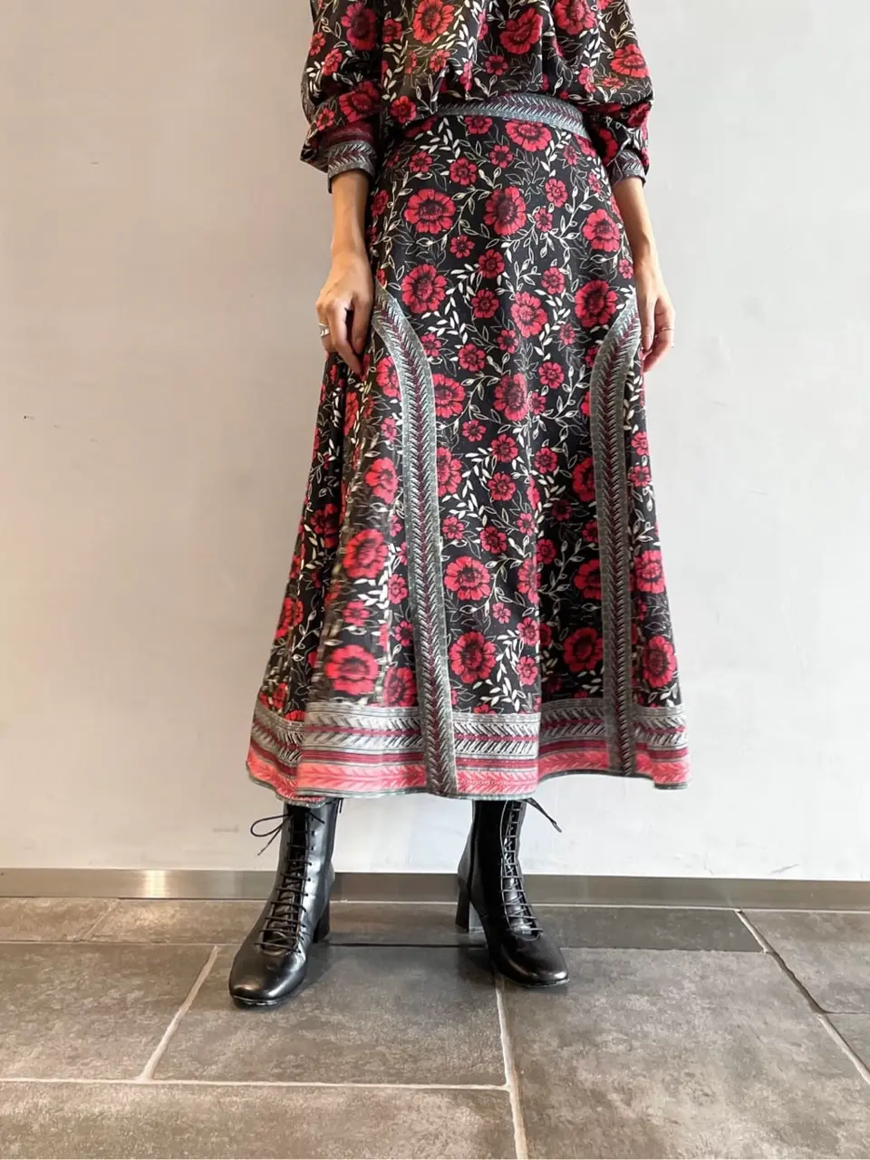 ORIGINATED IN GRACE CONTINENTAL yukimi yonee コーディネート画像