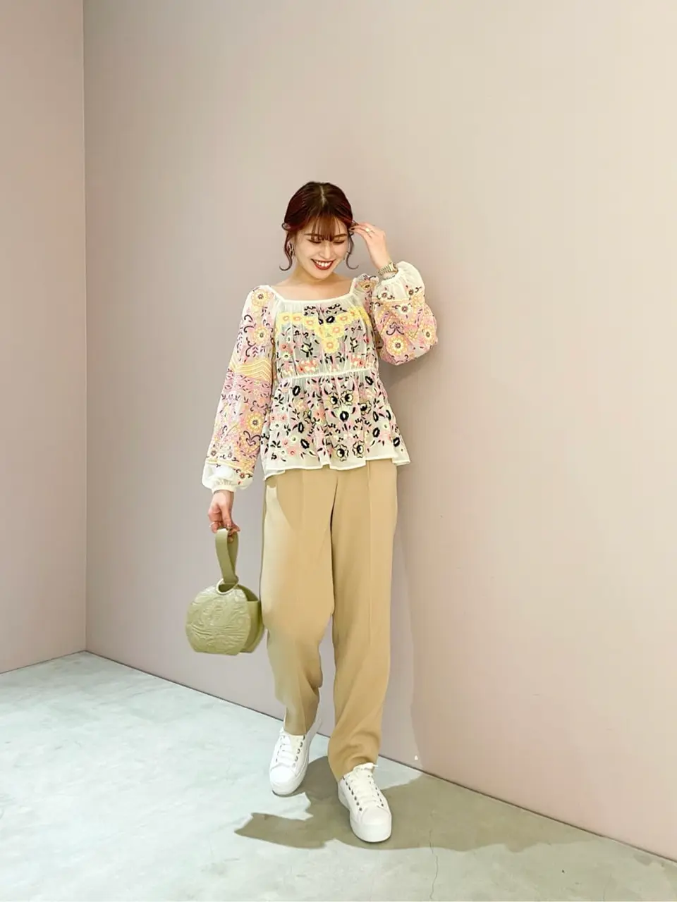 美品　ダイアグラム　グレースコンチネンタル花柄レースプルオーバー 良品✨ダイアグラムグレースコンチネンタル花柄カットワーク