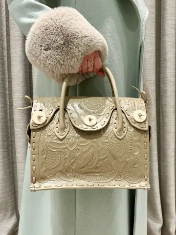 ORIGINATED IN GRACE CONTINENTAL 小笠原　春菜 コーディネート画像