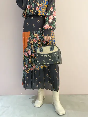 ORIGINATED IN GRACE CONTINENTAL yukimi yonee コーディネート画像