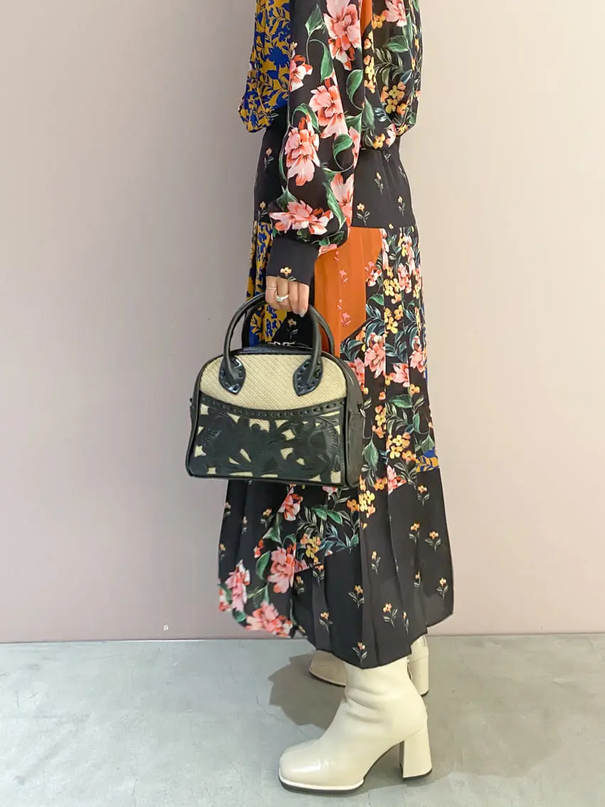 ORIGINATED IN GRACE CONTINENTAL yukimi yonee コーディネート画像