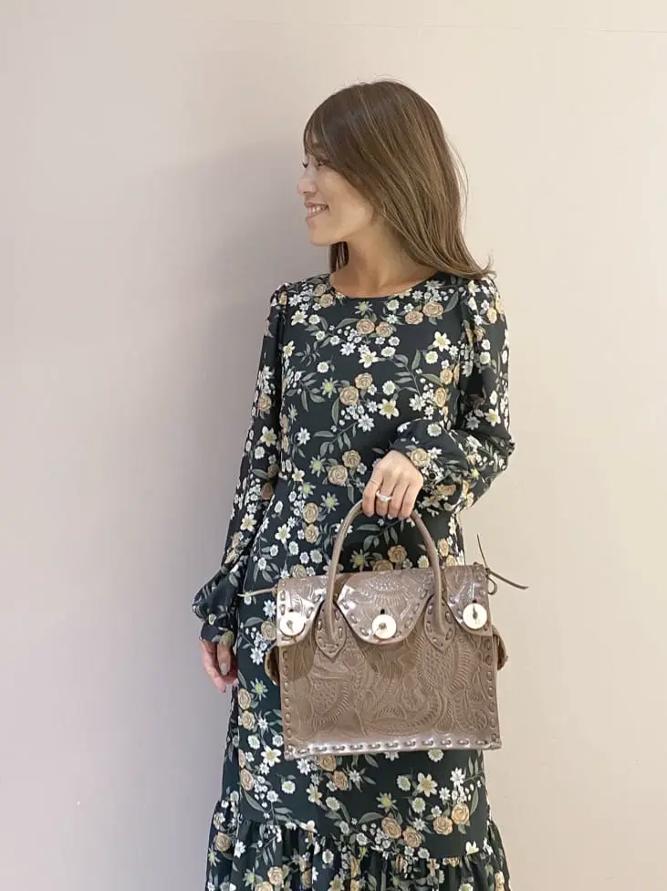 ORIGINATED IN GRACE CONTINENTAL yukimi yonee コーディネート画像