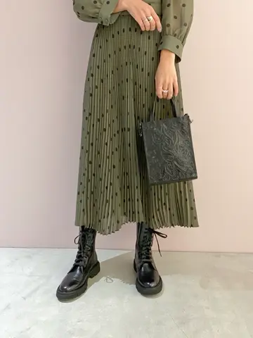 ORIGINATED IN GRACE CONTINENTAL yukimi yonee コーディネート画像