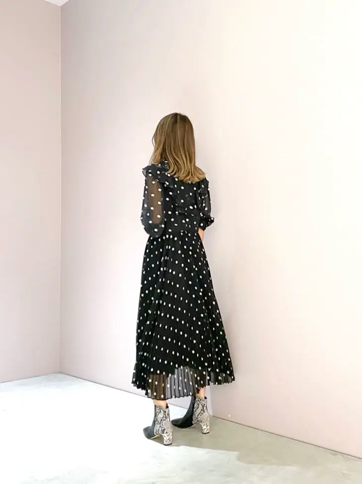 ORIGINATED IN GRACE CONTINENTAL yukimi yonee コーディネート画像