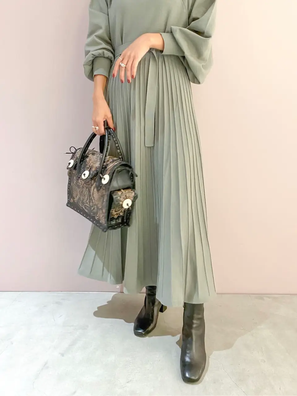 ORIGINATED IN GRACE CONTINENTAL yukimi yonee コーディネート画像