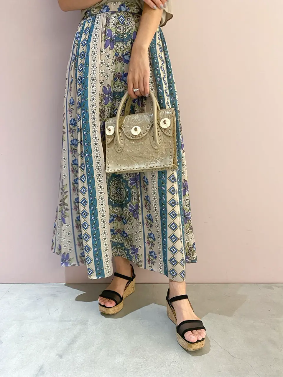 ORIGINATED IN GRACE CONTINENTAL yukimi yonee コーディネート画像