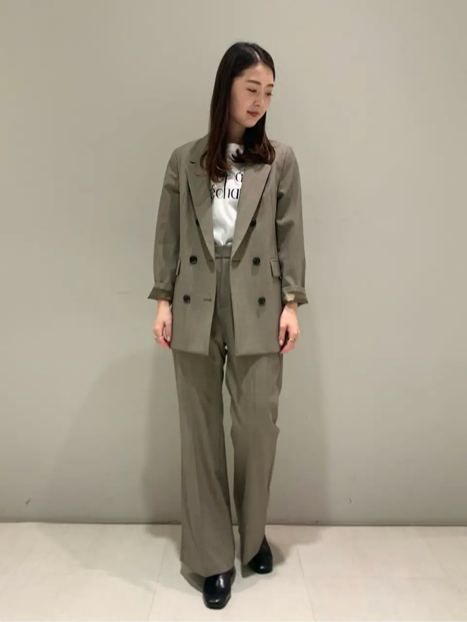  saki コーディネート画像