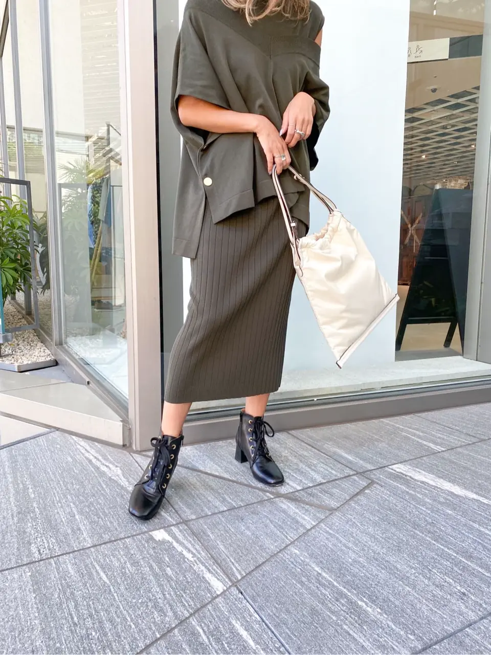 ORIGINATED IN GRACE CONTINENTAL yukimi yonee コーディネート画像