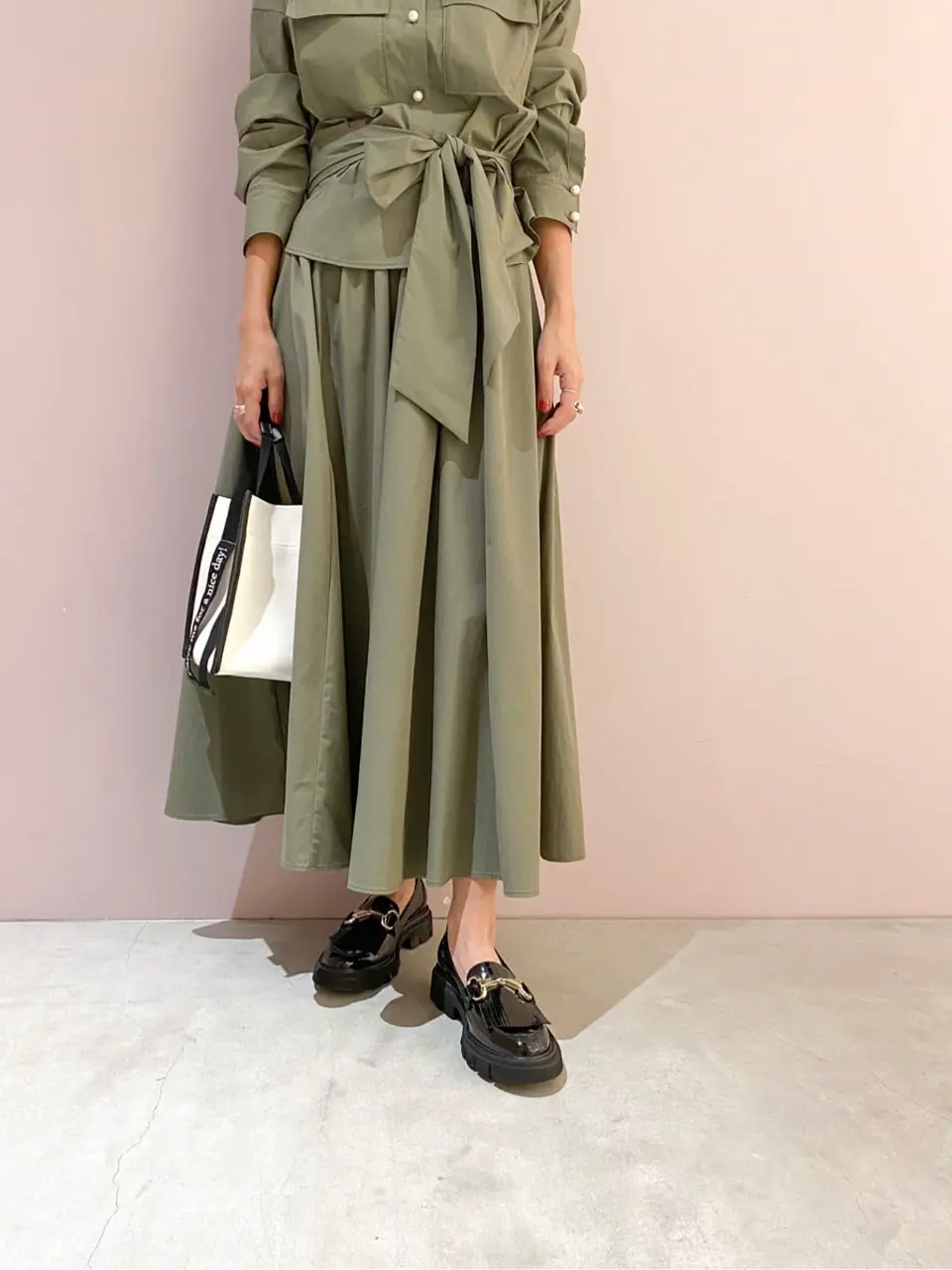 ORIGINATED IN GRACE CONTINENTAL yukimi yonee コーディネート画像