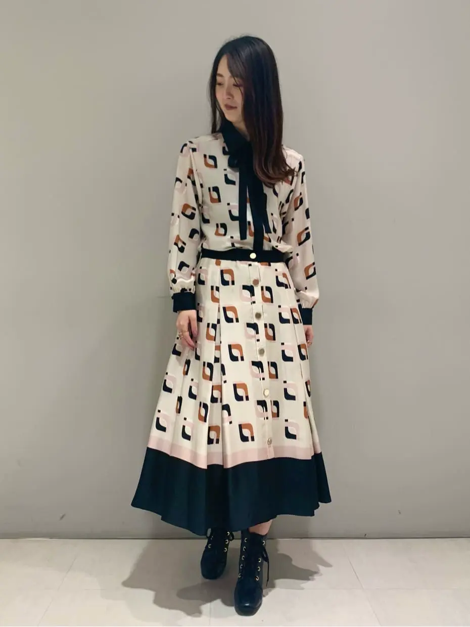  saki コーディネート画像