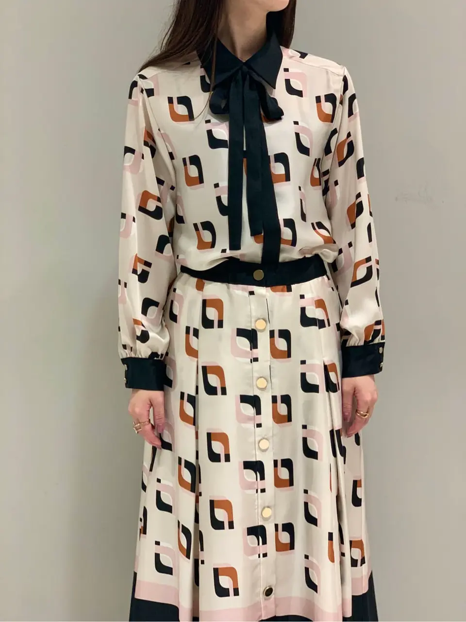 ORIGINATED IN GRACE CONTINENTAL saki コーディネート画像