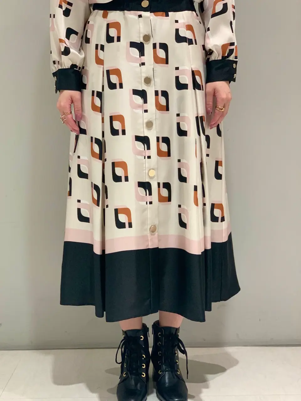 ORIGINATED IN GRACE CONTINENTAL saki コーディネート画像