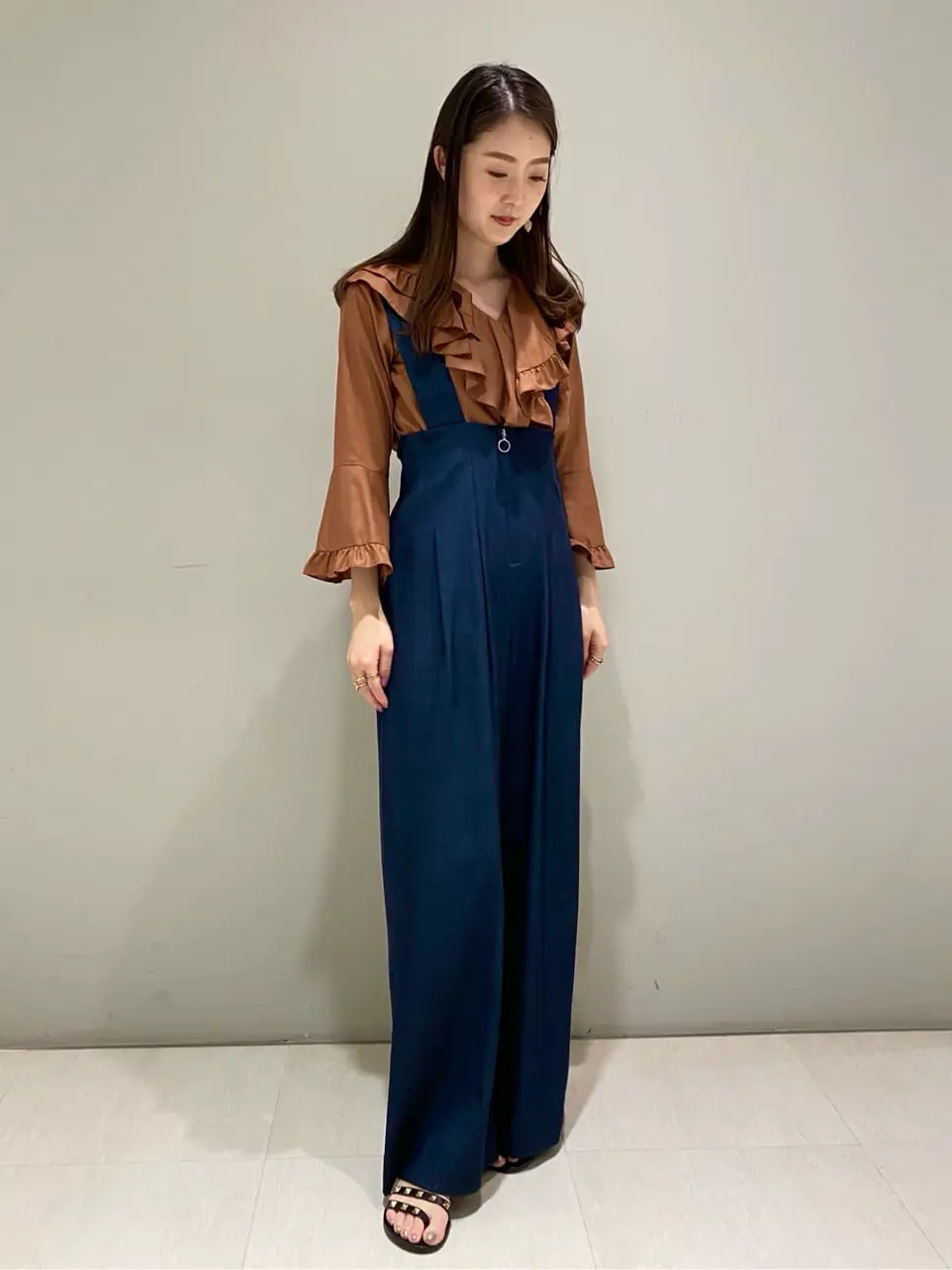  saki コーディネート画像