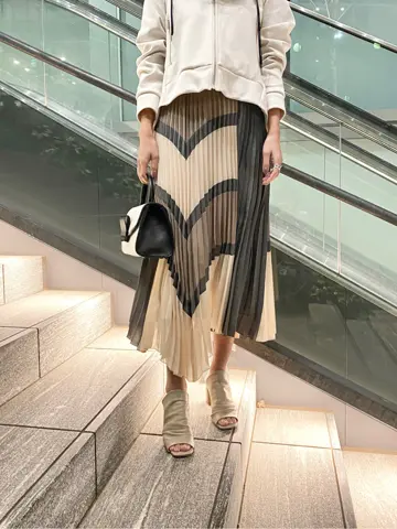 ORIGINATED IN GRACE CONTINENTAL yukimi yonee コーディネート画像