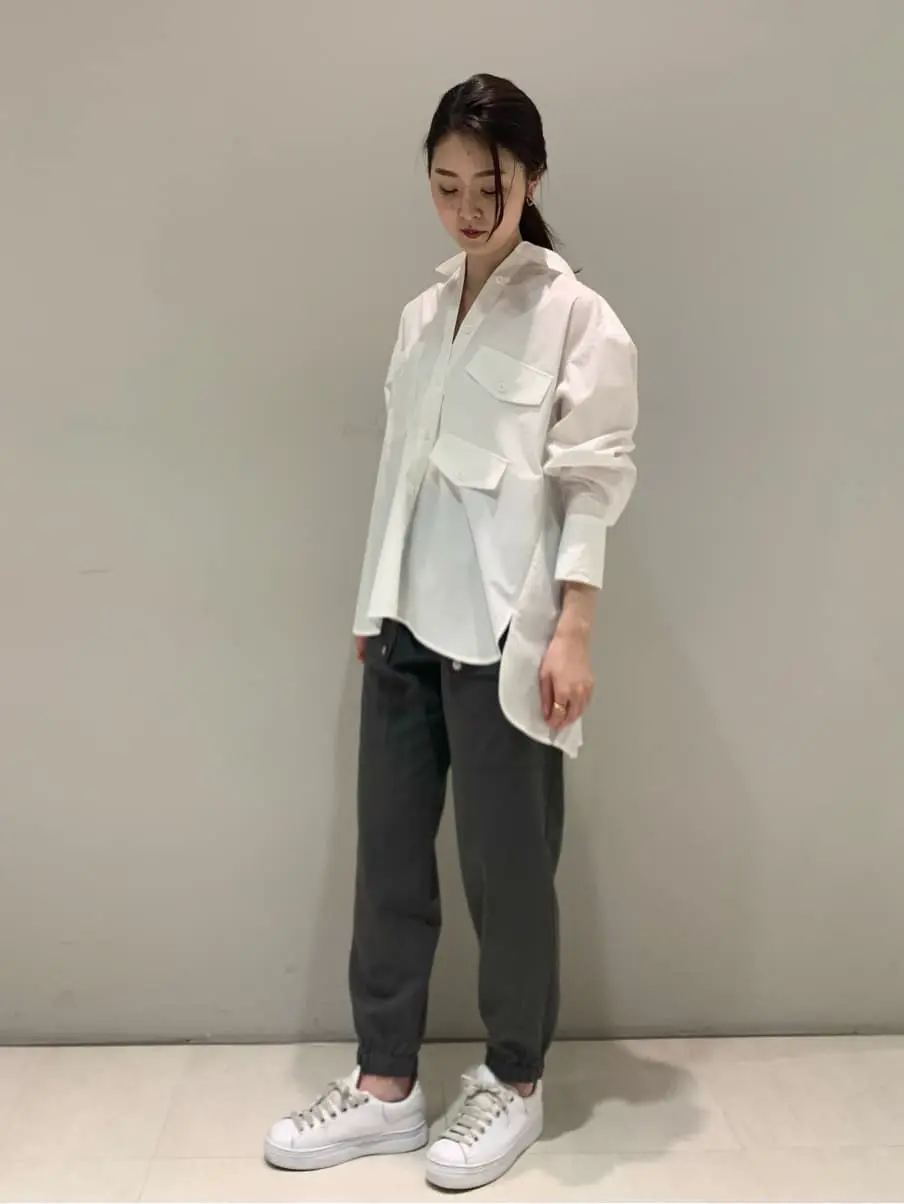  saki コーディネート画像