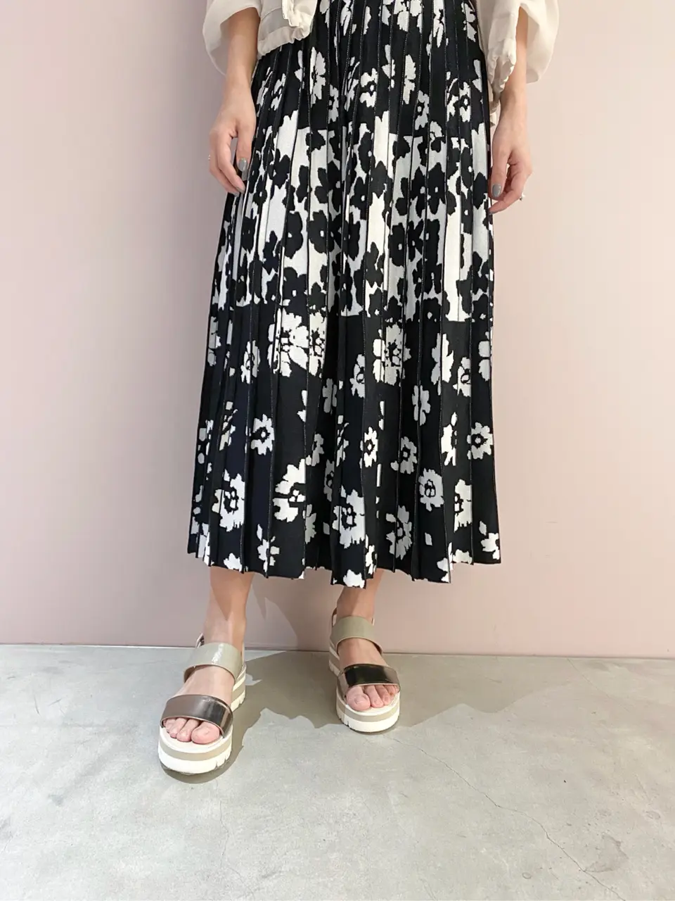 ORIGINATED IN GRACE CONTINENTAL yukimi yonee コーディネート画像