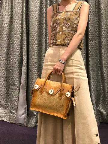 ORIGINATED IN GRACE CONTINENTAL 亀田 未希 コーディネート画像