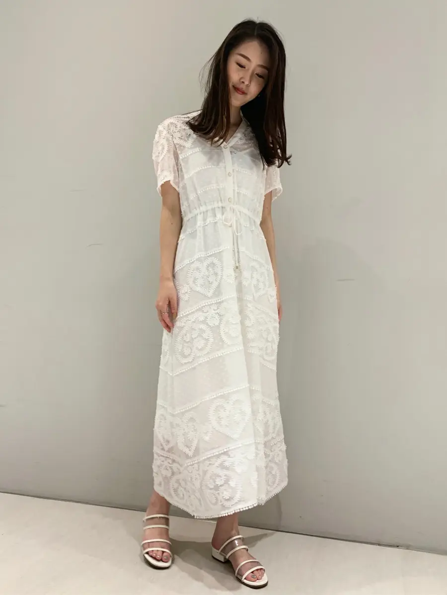  saki コーディネート画像