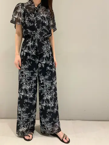 ORIGINATED IN GRACE CONTINENTAL saki コーディネート画像