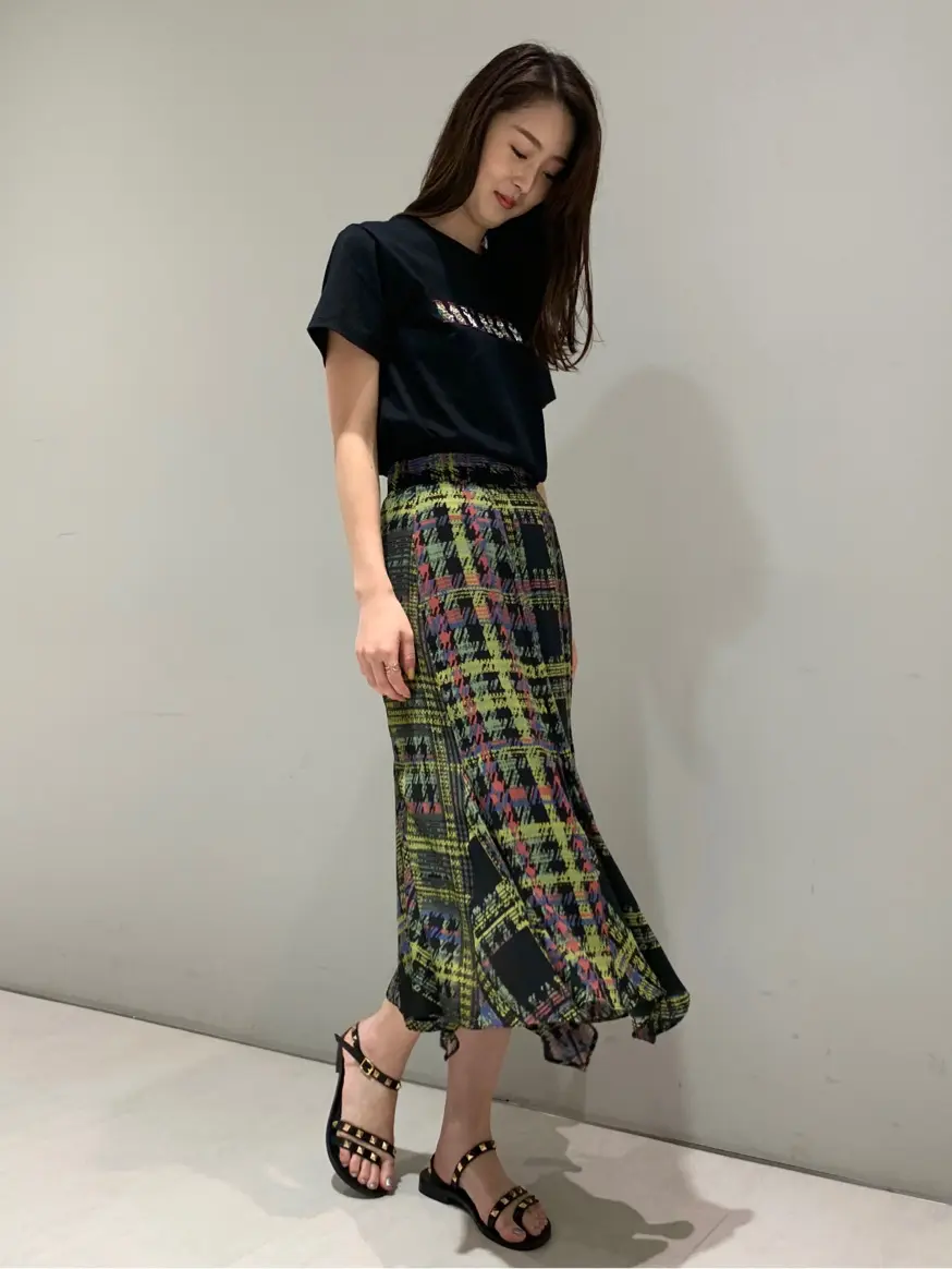  saki コーディネート画像