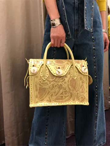 ORIGINATED IN GRACE CONTINENTAL 亀田 未希 コーディネート画像