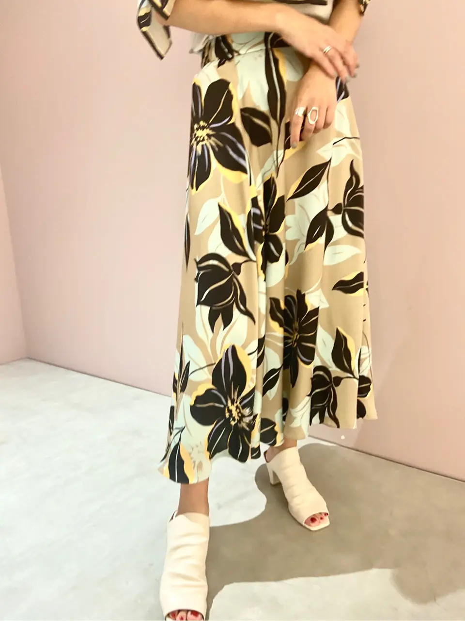 ORIGINATED IN GRACE CONTINENTAL yukimi yonee コーディネート画像