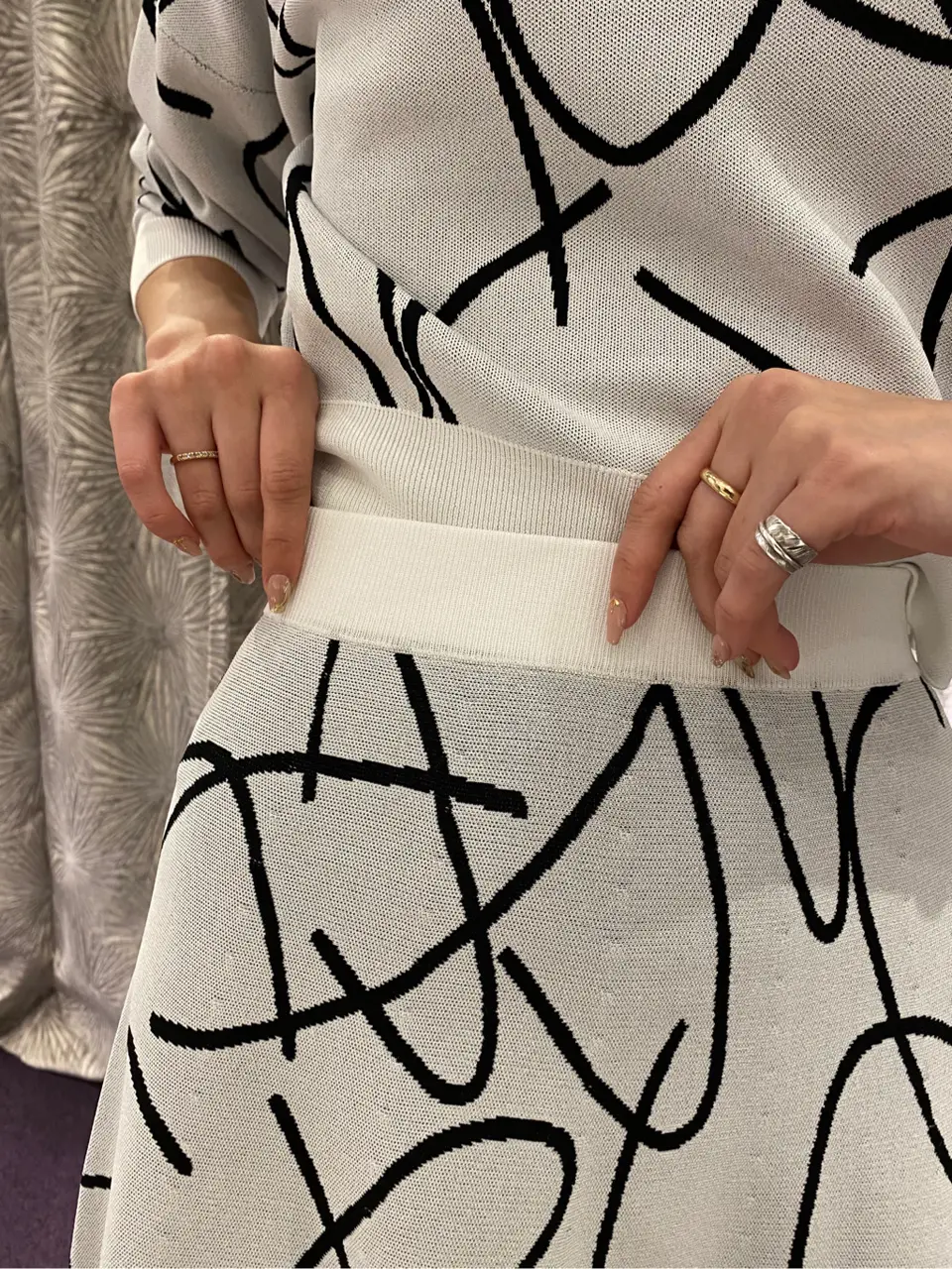 ORIGINATED IN GRACE CONTINENTAL 志田　悠 コーディネート画像