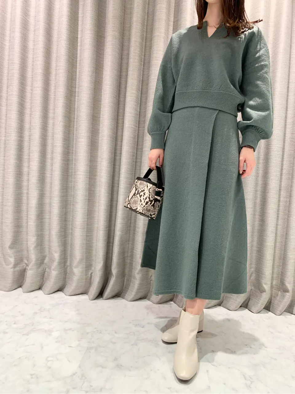 ORIGINATED IN GRACE CONTINENTAL saki コーディネート画像