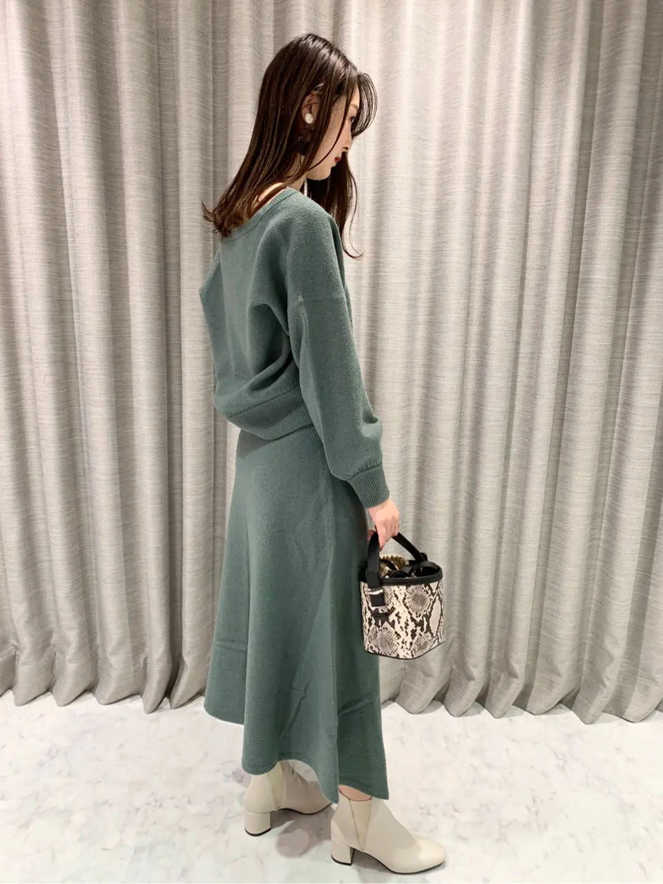 ORIGINATED IN GRACE CONTINENTAL saki コーディネート画像